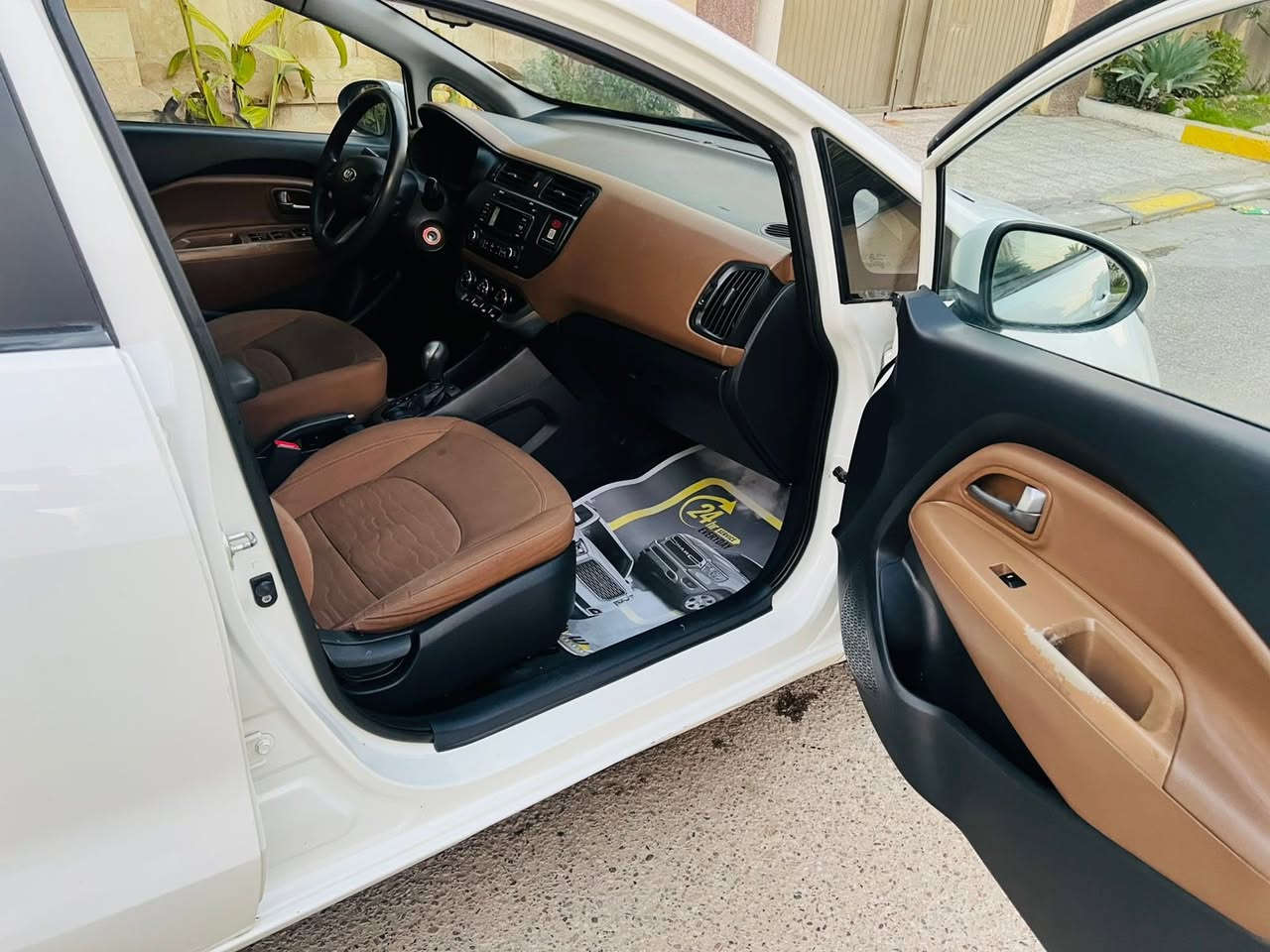 سلام عليكم البيع كيا ريو 2014 مكفولة
السيارة فول مواصفات 
فتحة سقف 

فول تحكم ستيرن 

داخل لونين مرغوب 

محرك 1600 قطرتين 

اشاير بالمري 

مري شفط 

ماشية 57 km حقيقي 

السيارة شرط احلة من الصور بهواي وكلش جديدة مال بيت 
ماشية 57حقيقي يعني مماشية هواي 
السيارة رقم سليمانية الدولي 

السعر 102$ وبي مجال 
مكاني بغداد الغزالية 

الاتصال ***********
0️⃣7️⃣8️⃣7️⃣4️⃣2️⃣9️⃣3️⃣6️⃣9️⃣5️⃣
