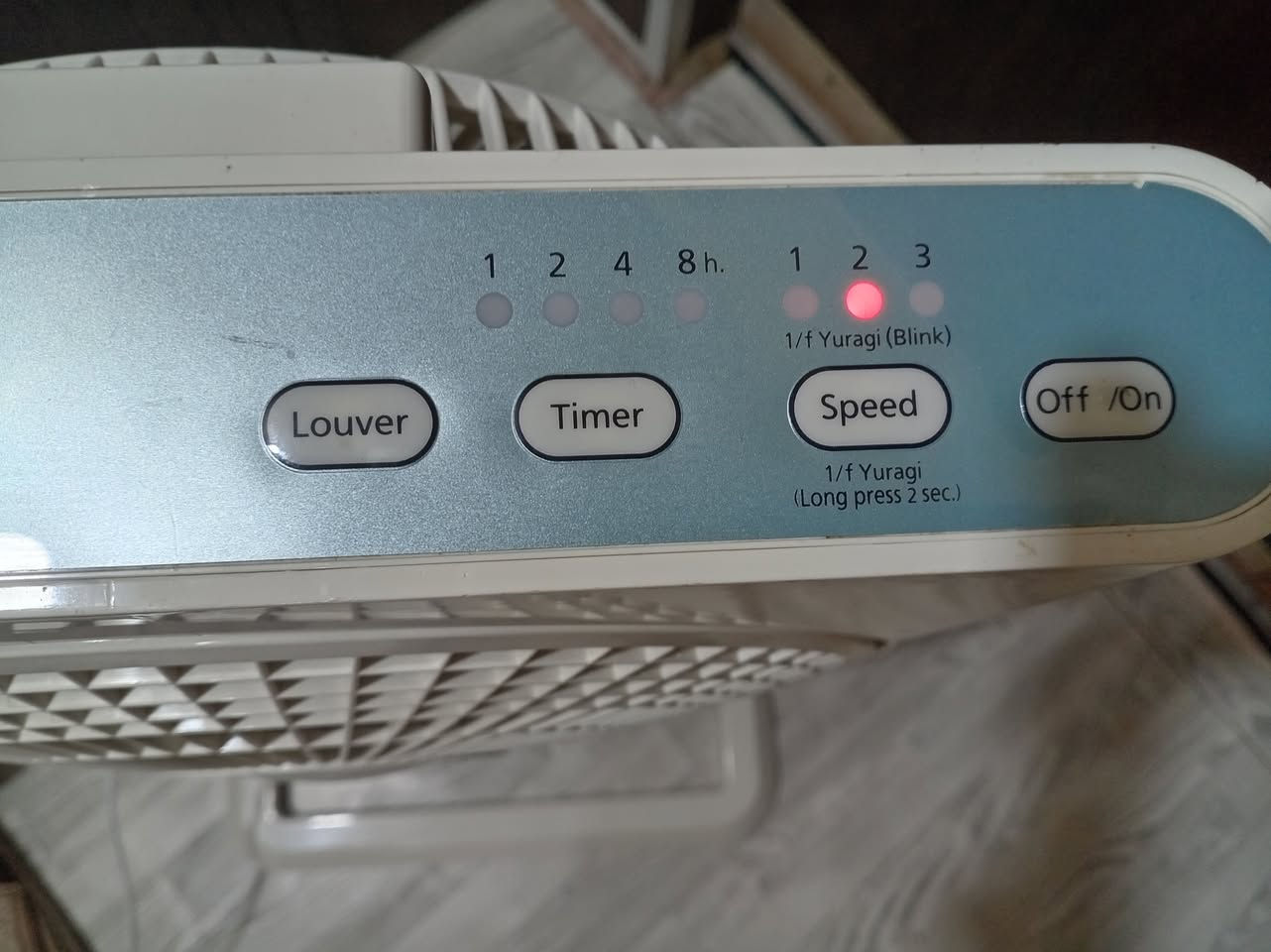 مروحة أرضية لمس نوع بانوسونيك جاءت عن طريق سفوان
 نظيفة جداً جداً يمكن التحكم في إرتفاعها

فيها ثلاثة سرع
وكذلك يمكن توقيتها لمدة ساعة أو ساعتين أو اريع ساعات او ثمان ساعات

يحيط بالمروحة ( الريشة) إطار دوار لتحديد إتجاه الهواء وعكسه

السعر 60 ألف
يوجد توصيل


**إذا كنت صاحب هذا الإعلان وتريد حذفه لأي سبب، رجاءا أرسل رسالة إلى الدعم الفني**