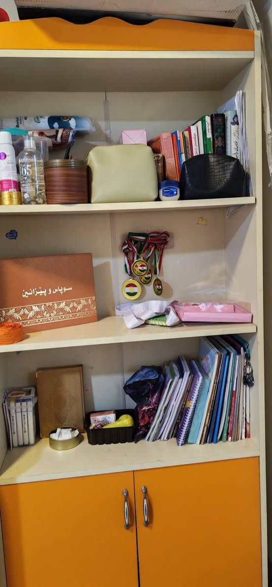 ئەم دوو سیسە کە دەکرێتە دوو قاتش لەگەڵ دۆڵابێکی جل و بەرگ و مەکتەبەیەک و لەگەڵ مێزێک چوارتاک مارکەی تورکی

هەمووی 350 هەزارو مامەڵە
شوێن سلێمانی

***********
viber+whatsAPP
