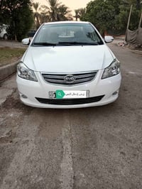 للبيع بي واي دي ٢٠١٦ رقم بغداد انكليزي الجديد سياره جاهزه مابيه اي نقص...