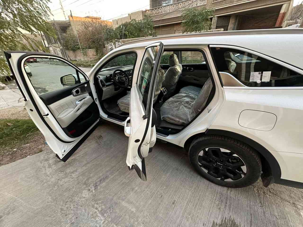 السلام عليكم سورنتو موديل 2025 ماشيه 11الف وقابله للزياده مكينه 2500فول مواصفاتللستفسار ***********
