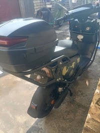 دراجه شحن سبع بطاريات صقر الاحمر اسمها السعر 675؛ وبيها مجال ٠٧٥٠٥٥٠٦٨...