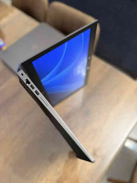 📣🔥 إعلان بيع – HP ZBook G6 🔥📣
لابتوب احترافي مخصص للأعمال الثقيلة وبأداء قوي جداً، مناسب للمهندسين والمصممين وصناع المحتوى.
🔹 المواصفات:
 • المعالج (CPU): Intel Xeon E-2286M
 • الرام (RAM): 32GB
 • التخزين (SSD): 1TB M.2 NVMe
 • كرت الشاشة (GPU): NVIDIA Quadro T2000 Max-Q – 4GB
 • الشاشة: 15.6” FHD
 • الاتصال: WiFi + Bluetooth
 • المنافذ: USB-C – USB-A – HDMI – منافذ أخرى حسب التهيئة
🎯 مناسب لـ:
الهندسة – التصميم – المونتاج – الثري دي – الشغل الثقيل – برامج CAD – Adobe – DaVinci – وكل الأعمال الاحترافية.
💼 جهاز عملي وقوي:
محطة عمل متنقلة توفر أداء ثابت وقوي بفضل معالج Xeon وكرت Quadro، مثالية للمهام الصعبة والمشاريع الكبيرة  
ملاحظه هذه الحاسبه ليست پاله ارسال شخصي من اوربا 
السعر 500 الف 
للاستفسار  ***********
