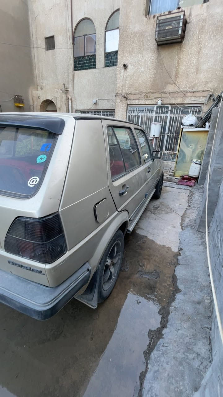 السلام عليكم كولف موديل ١٩٩١ السيارة على بلاد مكينه وكير مكفولات السيارة نظيفة استخدام شخصي ومعتني بيهه لاخر حبه رقم صلاح الدين 
السعر ٣٣ ورقة وبيهه مجال بسيط تجي تشوفهه وتشلع عيوني 
المكان بغداد 
رقم 
*********** بي واتس اب
