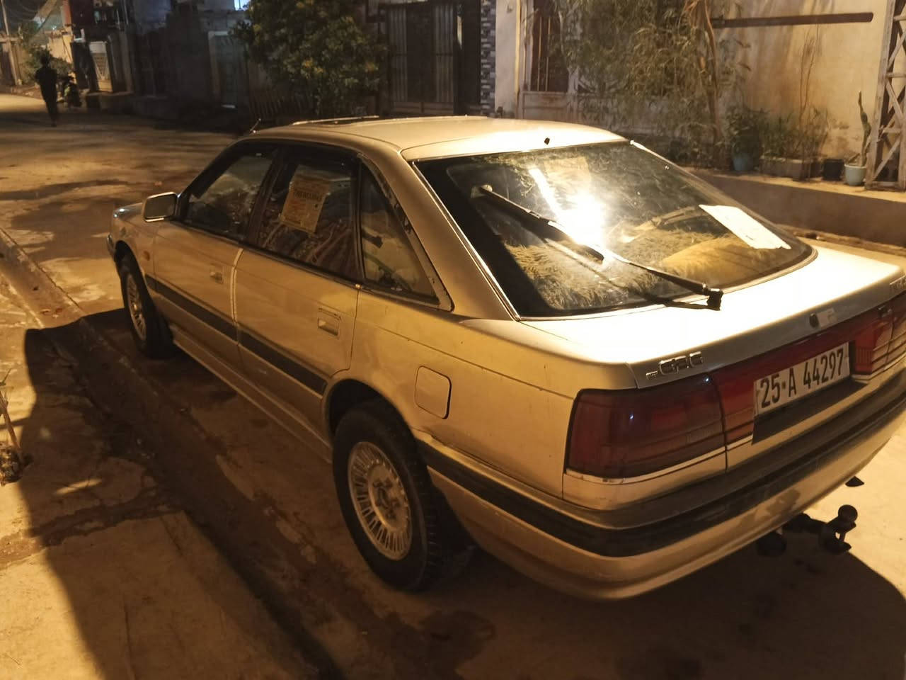 السلام عليكم ورحمه الله وبركاته 
مازدا موديل 90 
سيارة ابلادية وجديدة 
تخم تاير وباتري جديد 
صدر خلفي امامي جديد 
رقم كركوك انكليزي بسمي سنويا 31 
مكينه 12بخ 
جام كهربائي 
العنوان ديالى بعقوبة مقابل مجسر المفرق 
السعر 38وبيها مجال للطيبين 
***********
