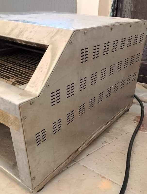 فرن كهربائي حجم منزلي ستنلستيل صناعة فرنسية اصلية خاص للبيتزا والمعجنات نظام السير المتحرك، دبل هيتر من الأعلى والاسفل. أربيل, العراق


**إذا كنت صاحب هذا الإعلان وتريد حذفه لأي سبب، رجاءا أرسل رسالة إلى الدعم الفني**
