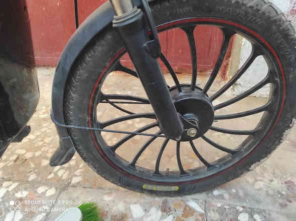 سلام عليكم دراجة شحن 5 بطاريات دراجة مكفولة بس العقل خربان الشاير شغالة الشاشة شغالة كلشي بية شغال مكفول  السعر 300 بية مجال رقم الهاتف ***********
