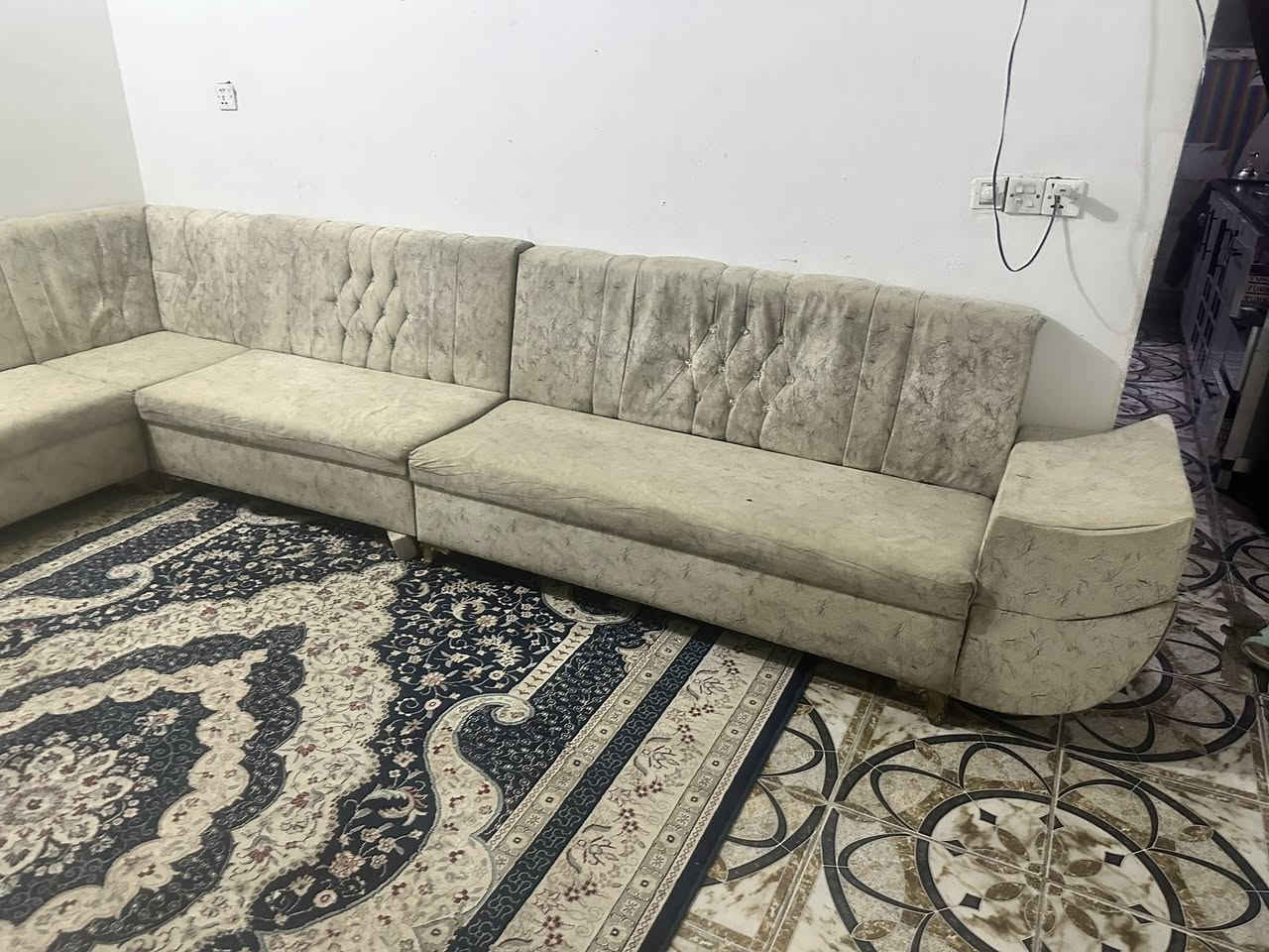 تخم ديوان سعره 180 عنوان كربلاء حي فارس 

‭0783 174 4367‬
