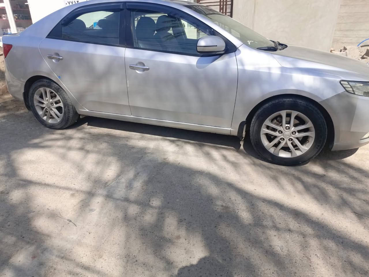 كيا سيراتو موديل 2013 محرك 1600رقم اربيل باسمي تحويل ثاني يوم سنويه 2028 هزه جديده كير محرك مكفول سياره سونار موضح كلشي 
 مكانها ديالى بلدروز 
***********
السعر 115 وبيها مجال
