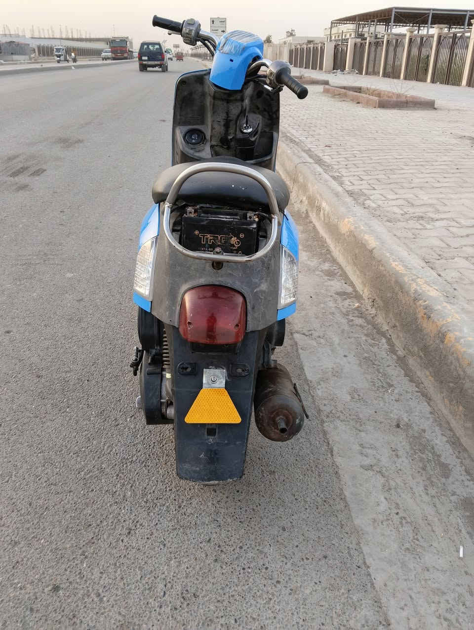 السلام عليكم
ماكس بوليس سرعة 120 ياباني 
محرك ناعم اخرس 
نگرة سلف 
شلعة بطناش معدل يخبل 
كهربائياتها شغالة 

للبيع بلاااش بـ 325 وبيها مجال قليل للشراي 

***********
