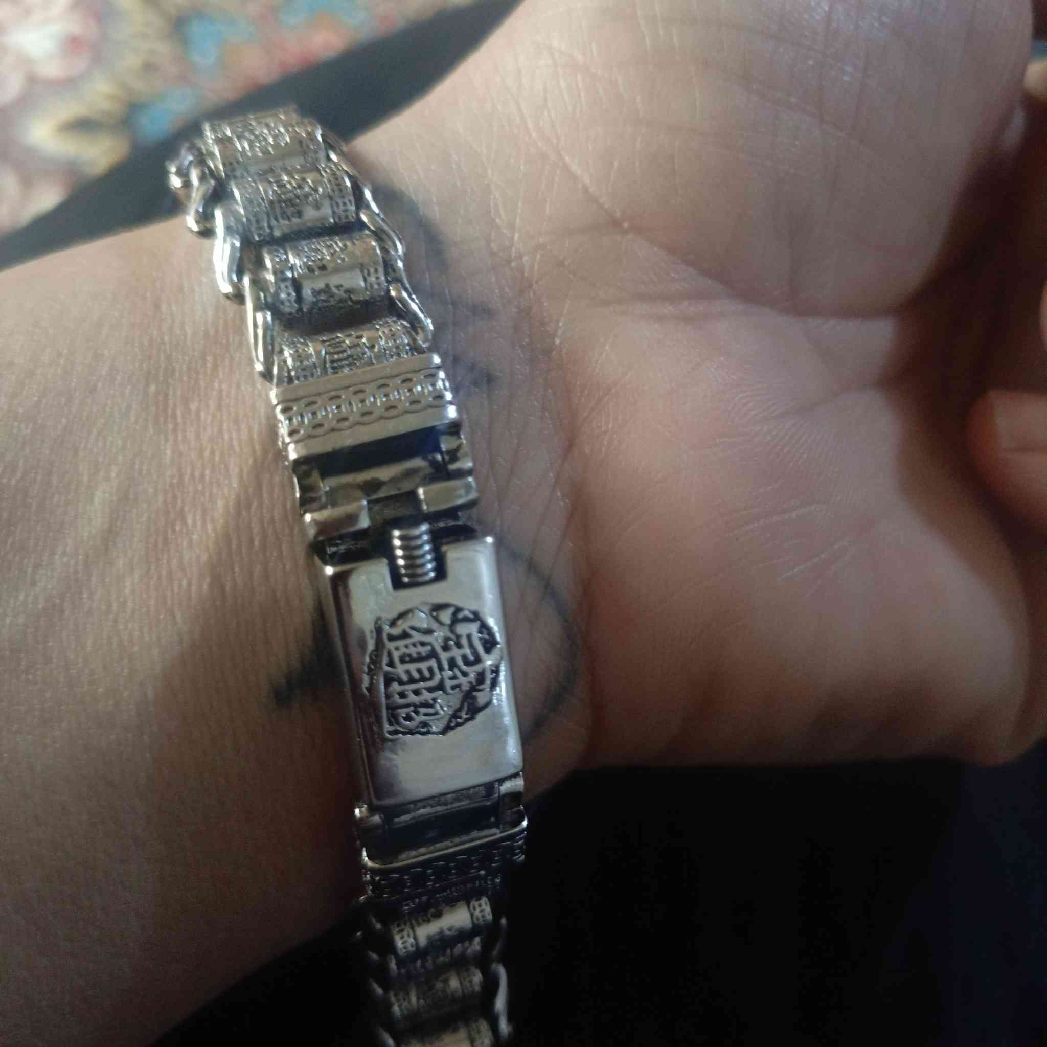 سوار تحفة لجلب لحظ تعويذ وطلاسم سل ستيل. شبابي لاهل الذوق لخلاقين والوشامين للبيع


**إذا كنت صاحب هذا الإعلان وتريد حذفه لأي سبب، رجاءا أرسل رسالة إلى الدعم الفني**