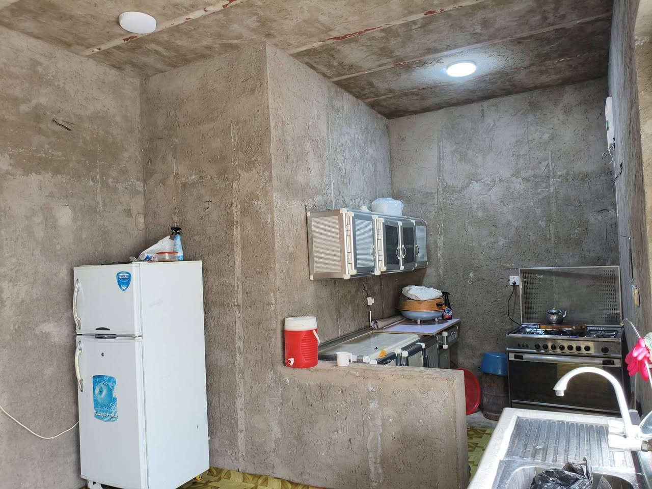 السلام عليكم
بيت زراعي للبيع مساحه البيت 200 متر  يتكون من غرفتين ومطبخ حار وبارد  وصاله وصحيات  الموقع طريق السنيه ديوانية خلف معمل الكاشي يبعد عن الشارع العام ٣٠٠ متر السعر 45 مليون وبي مجال. قريب على طريق الزوار 
للاستفسار الاتصال 
***********
