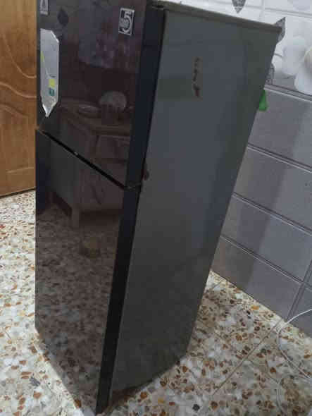 سلام عليكم ثلاجه للبيع نضيفه ماطور جديد غاز جديد شرط الثلج بس رجليه من كدام طاكات للبيع اتصال ‏‪***********‬‏
