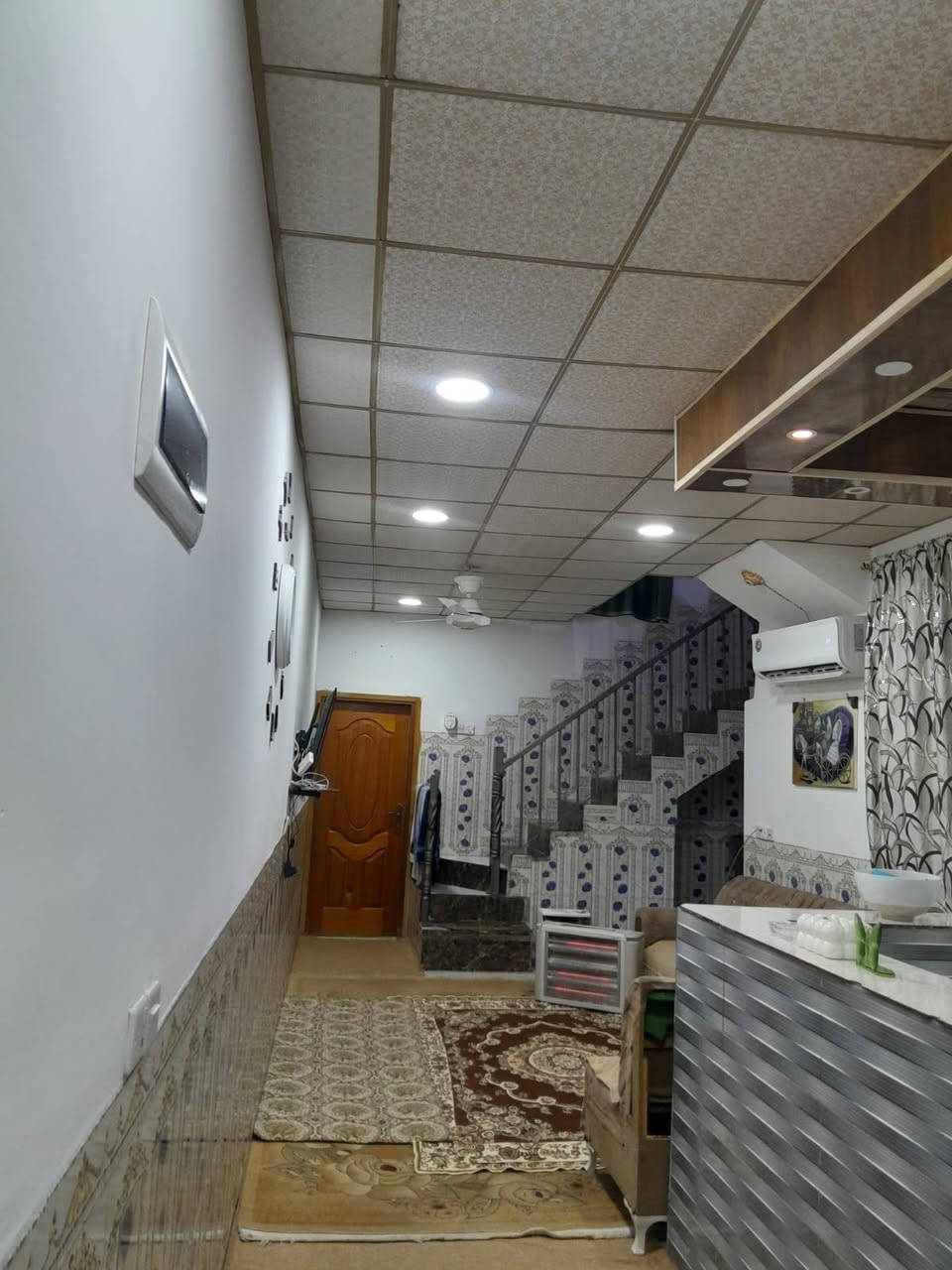 للبيع . مشتمل مساحة 125م طابقين غرفتين نوم موقع راقي جبيرية3 شارع 50 مال الطاقة قرب شارع ال 100 . سعر 65 مجال بسيط . ***********
