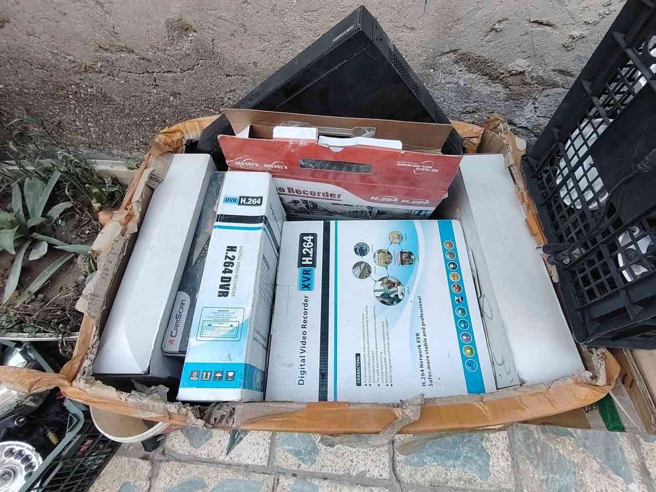 غراض للبيع مكانهن كوفه شارع ميثم التمار قرب دور الحوزة مقابيل مجمع الجنابي شرط كله جديد وعلى فحص ابيعهن شلعه وحده  ***********
