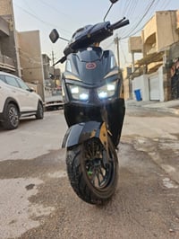 للبيع دراجة شحن سكنس بطاريات كرافين هديه وياها خوذه وقناع 1 _ نظام الب...