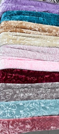 مفرش سرير • حفر ليزر • نص بطانية