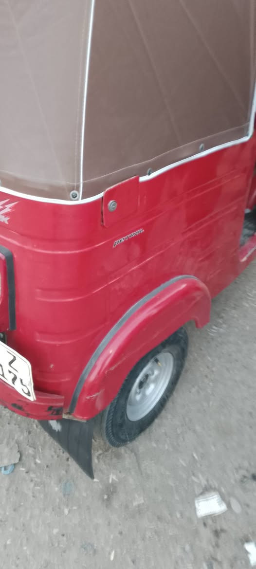 سلام عليكم تكتك موديل 18 مرقمه كامله رقم انكليزي بغداد تكتك خير من الله معمره كامله كبل الشارع تكتك نضيفه سعر 5250 بغداد مدينه الصدر ***********
