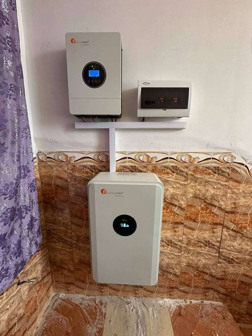 جانب من أعمالنا – شركة آشور للطاقة الشمسية
تم بحمد الله ربط منظومة طاقة شمسية في مكحول / قرية الشيخ علي بكفاءة عالية وتشغيل مستقر
🔹 مكونات المنظومة:
▪️ 4 ألواح شمسية (إيرا)
▪️ بطارية ليثيوم 7.5 كيلو واط فلستي
▪️ إنفرتر 4 كيلو واط فلستي
⚡ الأداء:
🔸 8 أمبير نهاري
🔸 6 أمبير ليلي
نضمن لكم طاقة مستمرة وتوفير عالي واعتمادية بكل الأوقات
📍 العنوان: أسديرة عليا
👤 بإدارة: أحمد البوحسيب
📞 رقم الهاتف: ***********
آشور للطاقة الشمسية… نكافح الظلام بالطاقة النظيفة
#آشور_للطاقة_الشمسية
#مكحول
#قرية_الشيخ_علي
#أسديرة_عليا
#الطاقة_الشمسية
#طاقة_نظيفة
