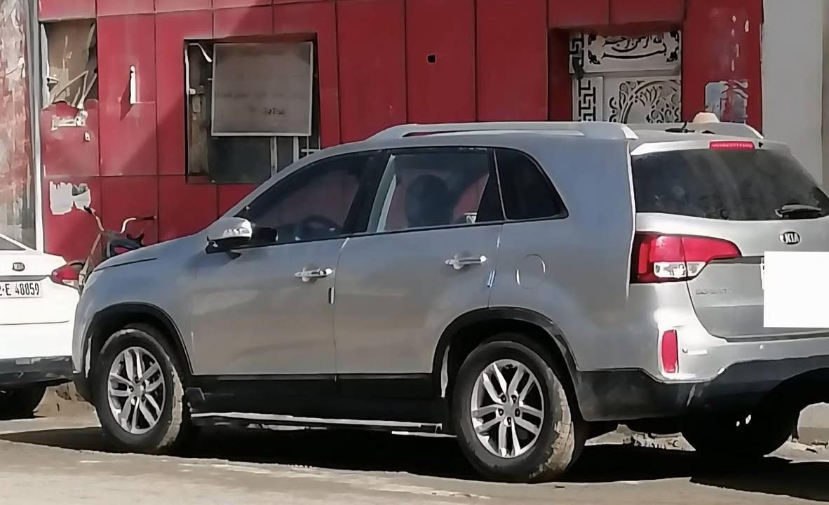 كيا سورنتو  14  وارد  امريكي 
4سلندر 5راكب رقم  بغداد دولي بأسمي
 مداور مباشرتا مكان السيارة
 الديوانية قضاء الحمزه الشرقي 
السعر ١٣٠ السونار موجود مع الصور 
الاستفسار ***********
