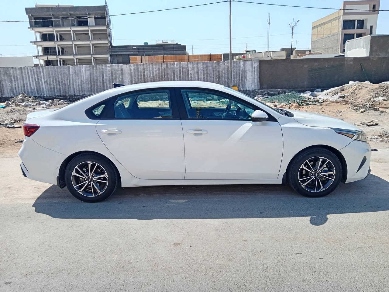 كيا فورتي (( حره ))  باسمي مداور ثاني يوم 
فئه LXS ام الرادار 
مواصفات شاشه كامره توقف ذاتي تحديد مسار مثبت سرعه حساس تاير ويل كب رادار امامي خلفي جانبي اشاره بالمري ونقطه عمياء 
ماشيه 80mi
حادث مرفق 
بدون تبديل ولا قطعه 
رش بنيد وكلير جاملغ خلفي بامريكا بدون حادث
 السعر 157

*********** 
السماوه قرب معمل المرور،
