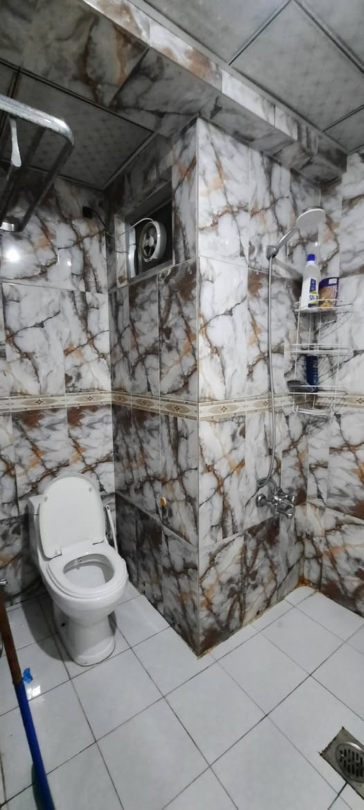 سلام عليكم من رخصة الادمن المسؤول المحترم شقه مؤثثة للايجار غرفة وصالة وخدمات طابق٢مصعد٢٤ساعه تصلح موضفين اوطلاب اوعوائل بنايه محترمه كامرات ٢٤ساعه من قبل مكتب داخل البنايه كراده داخل مقابل بنزين خانه ابوقلام شارع جبس الكراده بنايه حمورابي ***********
