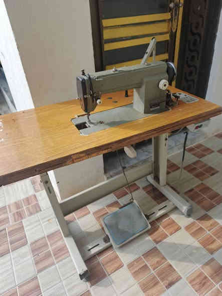 مكينه خياط للبيع مابي شي  على فحص سعرها ١٧٥ بي مجال مكاني ديوانية حي العسكري شارع ٦٠ ***********
