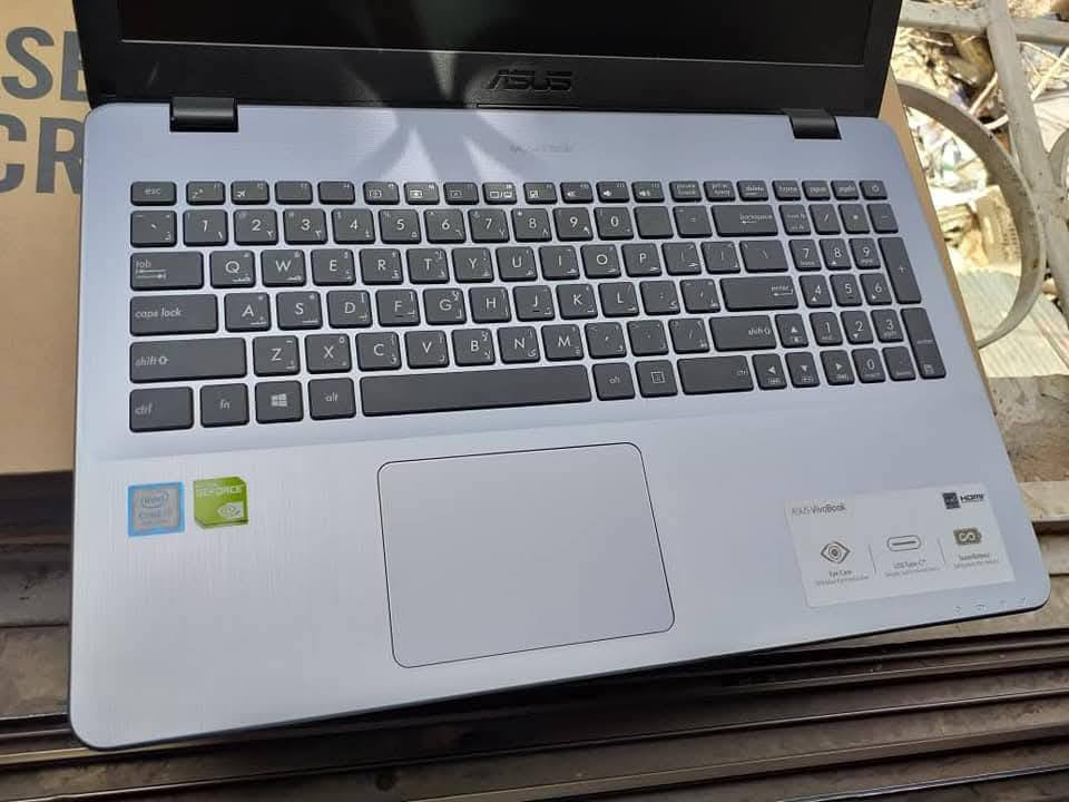 ✨ Asus VivoBook X542UN
مناسب للتصاميم، البرامج الهندسية، الأمن السيبراني، البرامج المكتبية، الحسابية والتصفح بكفاءة جيدة.

✔️ المعالج (CPU): Intel Core i7-8550U — جيل ثامن
✔️ الرام (RAM): 8GB DDR4 — قابلة للتطوير
✔️ التخزين (Storage): 256GB NVMe SSD — قابل للتطوير
✔️ كارت الشاشة (Graphics): NVIDIA MX150 4GB خارجي منفصل
✔️ الشاشة (Display): 15.6 إنج — دقة 1920×1080 FHD
✔️ الكيبورد: مضيء (Back-light) عربي / إنكليزي (Ar-En)
✔️ الشاحن: شاحن أصلي

🔹 الحالة: وارد اوربي غير مستعمل بالعراق (كالجديد) نظافة 95% فما فوق 
🔹 البطارية: بحالة جيدة(ضمان ساعه فما فوق)

🔷️ السعر الكلي : 490.000 الف دينار 
(شامل التوصيل مجاني مع هدايا حقيبة وماوس )

■ ضمان(١) فحص وتشغيل امام المندوب 
■ ضمان(٢) استخدام اسبوعين اي خلل مصنعي يتم الاستبدال بنفس الموديل


**إذا كنت صاحب هذا الإعلان وتريد حذفه لأي سبب، رجاءا أرسل رسالة إلى الدعم الفني**