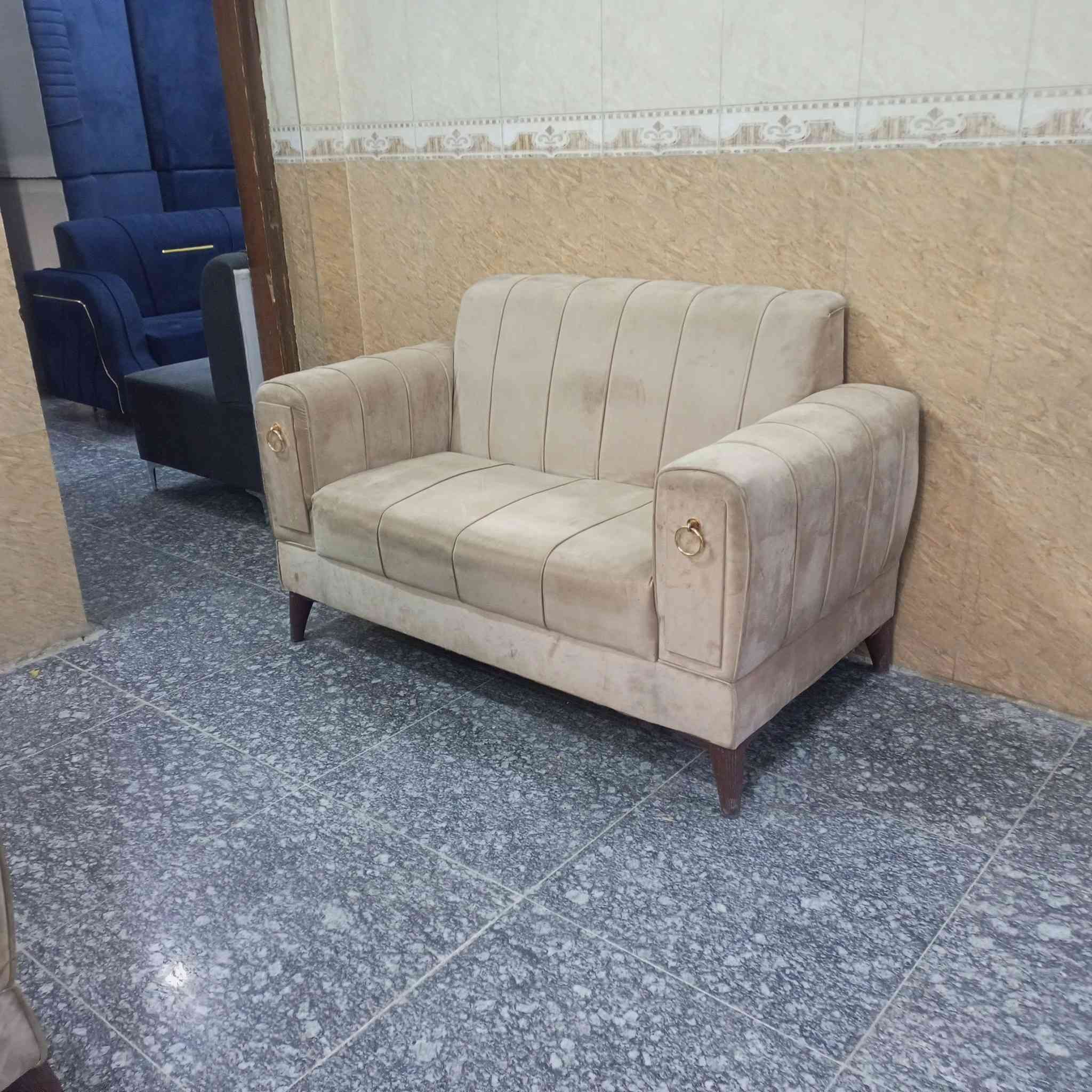 تخم مستعمل ٨ نفر ٣ قطع السعر ٧٥ ألف بابل الحمزه الغربي حي الدولار قرب عماره دكتور ناجي أتصال ***********
