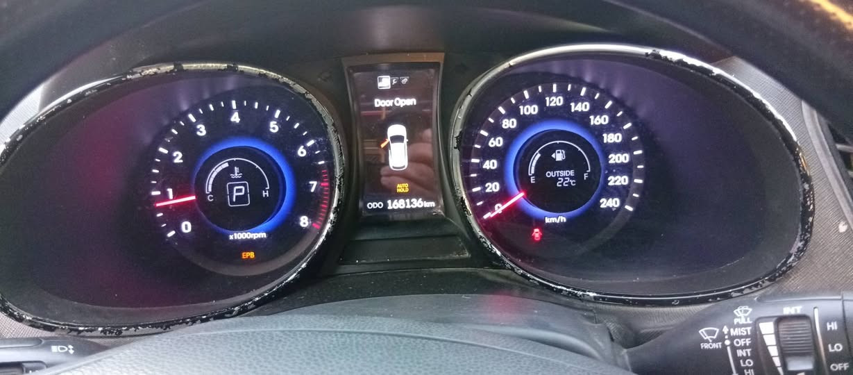 هونداي سنتافي محرك 3300 / 6 سلندر / فول مواصفات 2013 تدفئة وتبريد بالكشنات 7 راكب / بصمة تشغيل وابواب / تبريد مركزي / بنوراما / تحكمات  وكافة المواصفات . بصرة وبأسمي المحرك والكير مفتوحات تجفيت درجة اولى / بيها بارد بداية الجاملق الامامي وبارد نهاية المدكر الخلفي بدون صبغ ولا ضربة ولا تبديل
*********** البصره سكن المعهد التقني 
اتصال او واتساب.
السعر 175 وبيها مجال قليل
