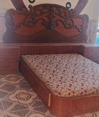 غرفة خشاب • للبيع