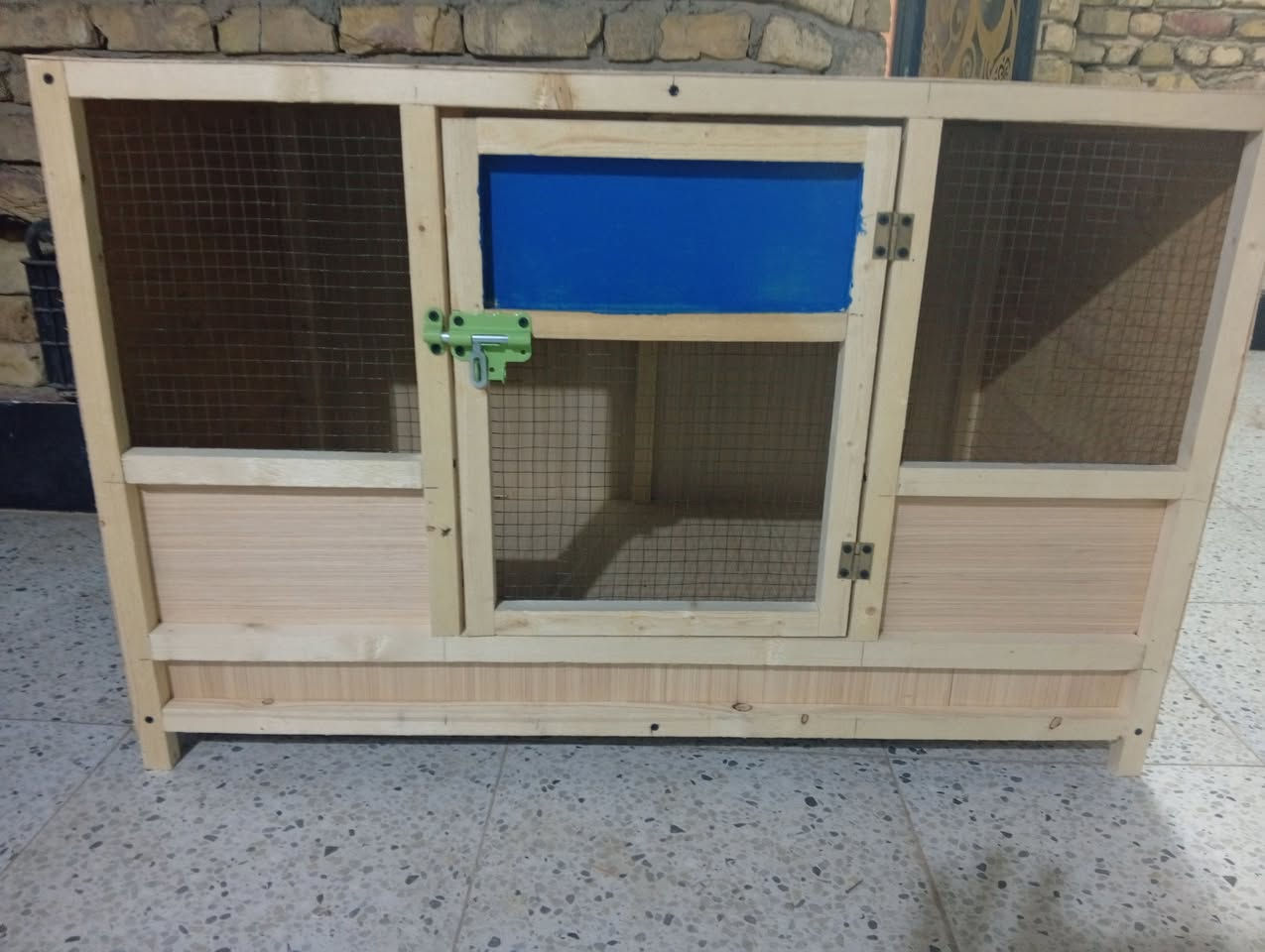 سلام عليكم شباب هاي خانه مال افراخ  دجاج عرض 1م ارتفاع 65ويه الرجلين نزال 60 السعر 35 متواجدخاص اواتصل
***********
***********0واتساب
