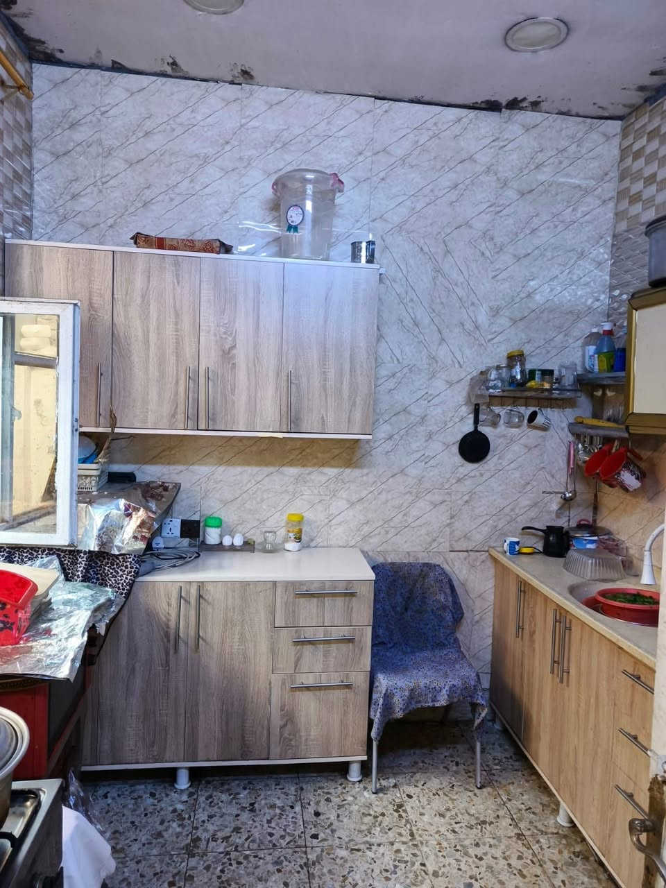 دار للبيع ١٠٠م طابق ونص  في الجوادين فرع أسواق هباوي 
الواجهه ٥ × النزال ٢٠ ...
يحتوي على  : 
الطابق الارضي ...  طرمه+مطبخ+استقبال+حولي+غرفة نوم+صحيات ....
الطابق الاول ....  غرفة نوم + صحيات  ...

غرف النوم عكاده أما باقي البيت مسلح ...
السعر ١٨٠ مليون 

للاستفسار الاتصال على مكتب المصطفى للعقار 
الجوادين*قرب المستوصف الصحي*مجاور صورة السيد
***********  ابومصطفى المحمداوي
 ***********  ابو تقي المحمداوي
