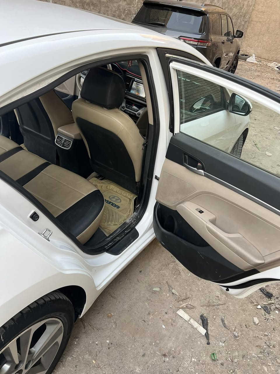 السلام عليكم النترة للبيع موديل (18) سوبر فول ماعدة البصمة العنوان الرئاسة العبيدي السعر (155) وبيهة مجال للاتصال على هذا الرقم (‭0774 594 9428‬)
