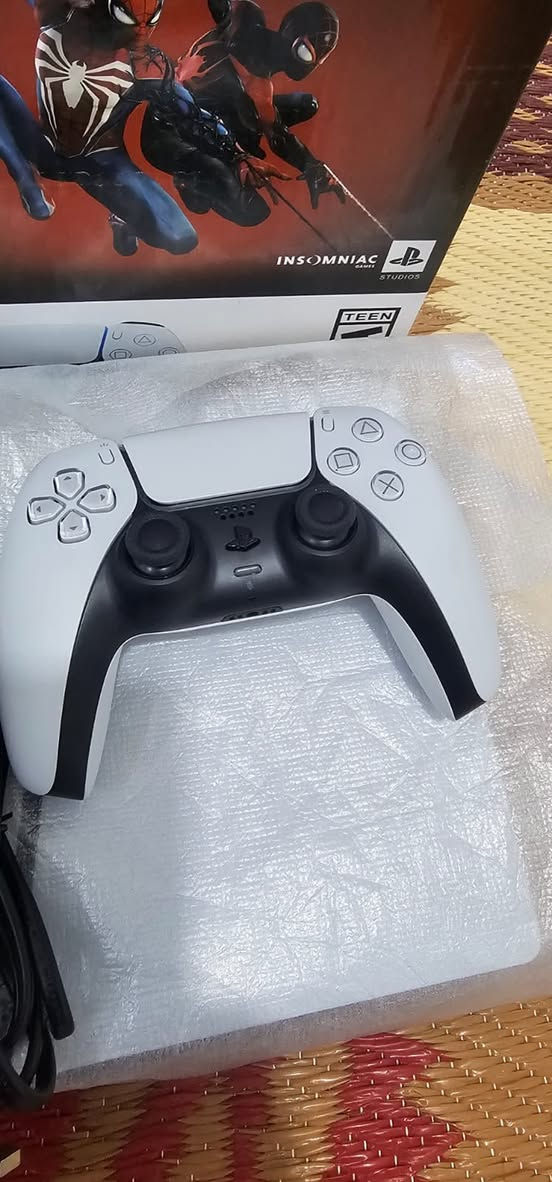 بلي 5 سلم اوربي 1 تيرا
يجي ويا جوستك وكيبلات كامله وكارتون
لا مصلح ولا مفتوح تاخذه مثل الجديد 
ضمان شهر


**إذا كنت صاحب هذا الإعلان وتريد حذفه لأي سبب، رجاءا أرسل رسالة إلى الدعم الفني**