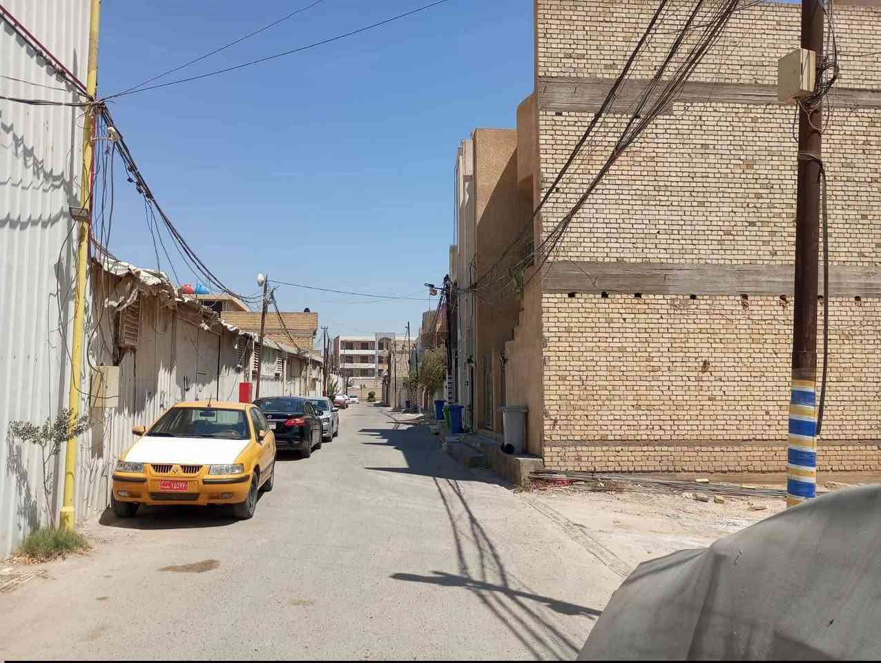 السلام عليكم تعلن شركة الجبوري للعقار والمقاولات العامه عن بيع قطعة أرض ملك صرف زراعي سند 25 في منطقة الاسبع ابكار شارع الواقف خلف معرض المنصور كامل الاخدمات تبليط مجاري ماء كهرباء
1 المساحة 80 متررر 
2 الواجه 5 مترررر 
3 النزال 16 متررر 
4 عرض الشارع 8 متررررر 
5 السعر مليون و600 المتر الواحد 
عنوان الشركة الكريعات الكويتي شارع حسينية ابي تراب قرب فلكة القرغولي استفسار اتصال على الارقام التاليه 
*********** أبو صكر الجبوري 
***********
