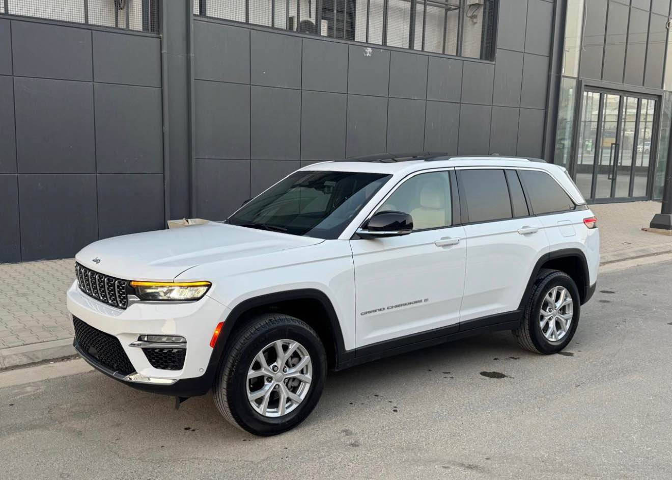 Jeep Grand Cherokee Limited      PLUS 
فول مواصفات 
23 هەزار رۆشتوە 
مۆدیل 2023
کورتە واتا پێنج نەفەریە
6 پستۆن  بانزین
دەبڵ ئەکسل 4x4
ناو زەرد بیلاد 
رادار 360
کامێرا 360 
کوشن ساردو گەرم
كوشن خه زن 
حاسە پێش و دوا 
بۆنیت + چەمەلەغ لای سەکن بۆیاخه
ایرباگی سوکان وداشبول + شان لای سەکن تەقیوە گۆڕاوە بەشەریکە واتا تێگیراو نییە بە شەرتی فەحس
راديتر و پانكه هه موى بيلاديه به شه رت  
هيچ نوقسانى نيه 
رەقم نییە 

0770 092 2002 السليمانية, العراق
