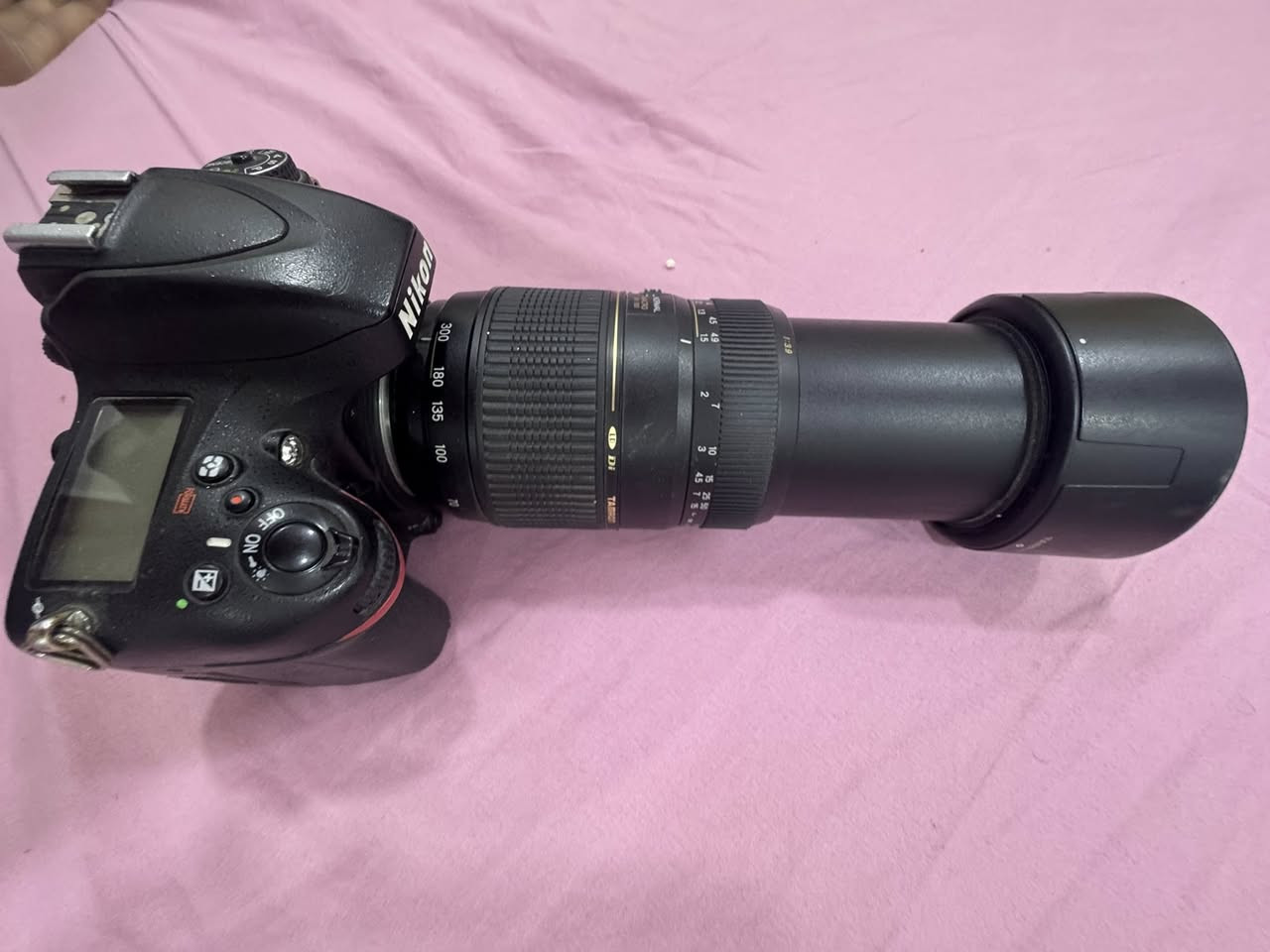 سلام عليكم بدي 610*عدسة 70+300
مكاني ناصرية السعر 650توصيل موجود 

***********
