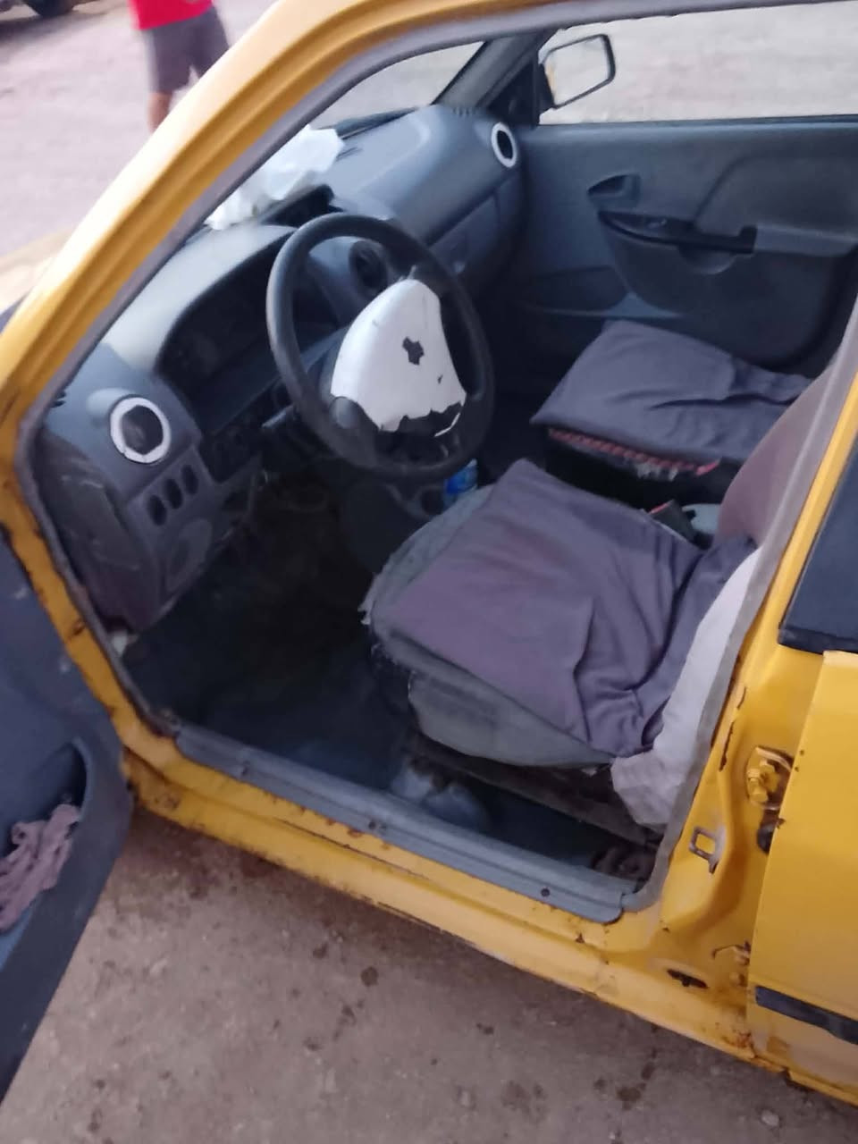 سلام عليكم سايبا ٢٠١٢ اشتغل بيه تكسي نقصه باور فقط مكينه كير خير من الله  تايرات سنويه عضم عاج رقم احمر كوم حديد اتكفل سرقه وعشائر سعرهه ١٠ وبيهه مجال *********** مكاني مشروع الوحدة قرب بسمايه
