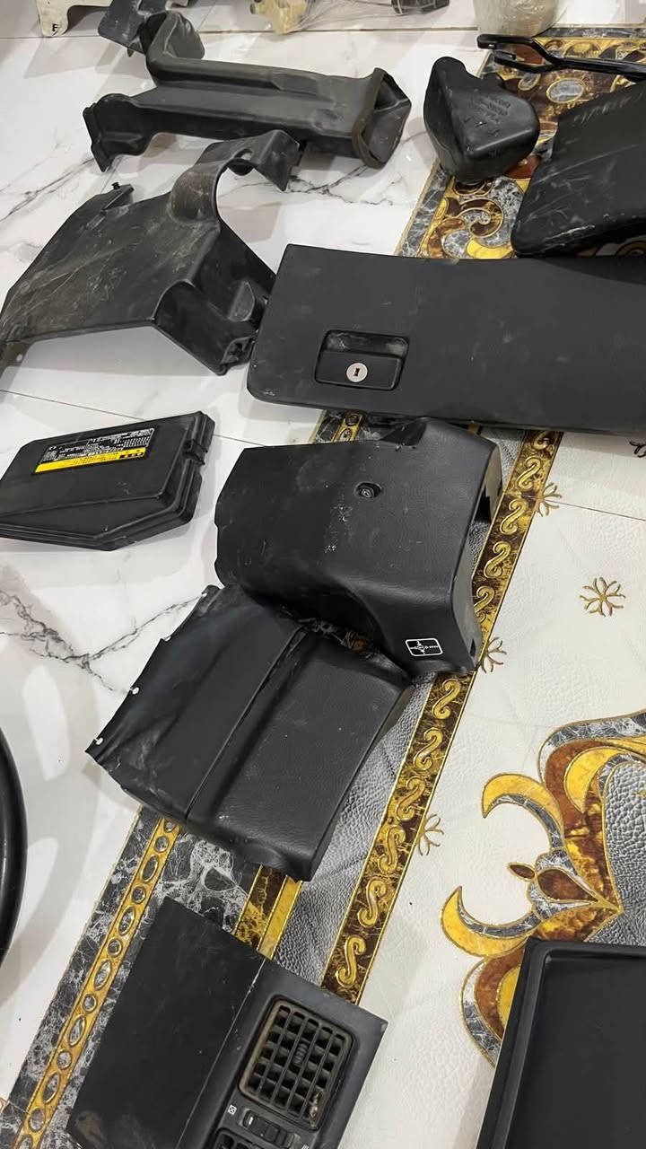 ادوات شاهينة تفصيخ للبيع بسعر مناسب موجود بيبان وغرفة كاملة وكير ومحرك سعرهن مناسب كلش
***********
*********** واتساب
