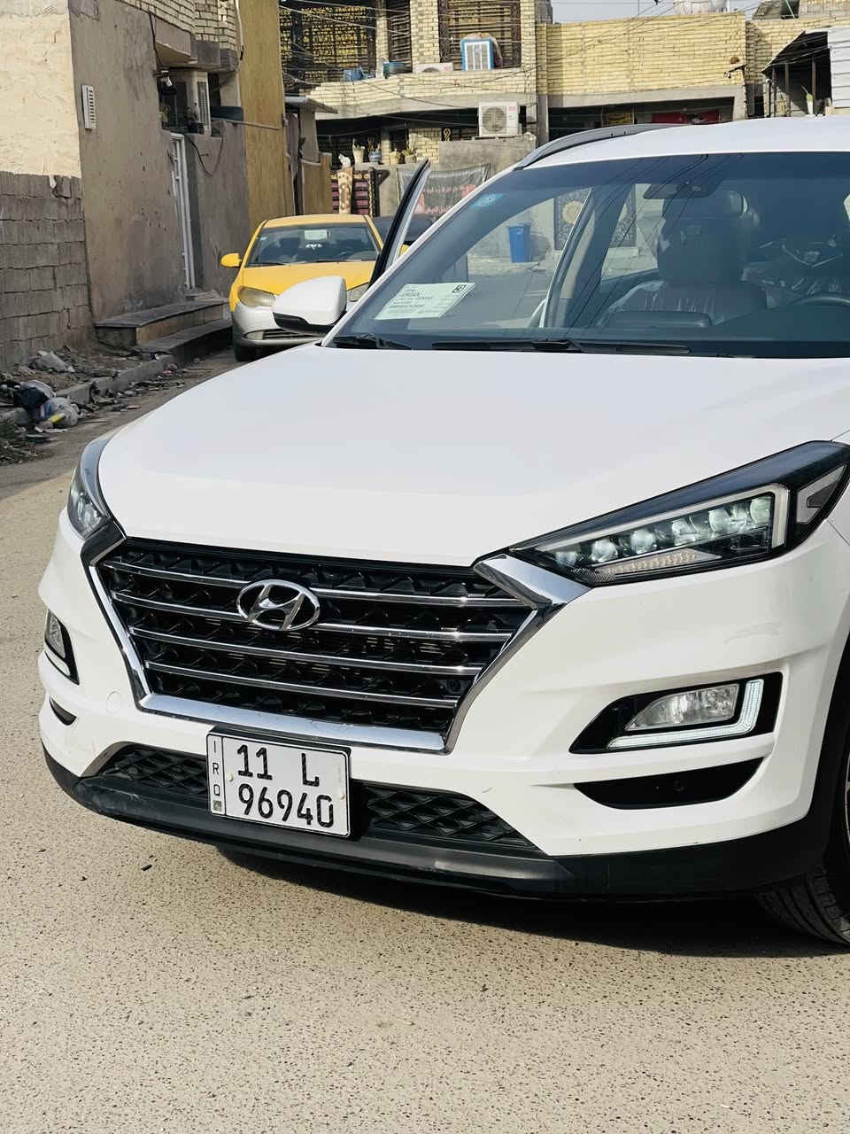 السلام عليكم ….. 

للبيع خليجي موديل 2020 رقم بغداد بسمي 
 فول مواصفات 
تشغيل عن بعد 
بصمه 

خمس عدسات 
كامره دواره 
كشن كهربائي 
يعني فول مواصفات ماعدا البنورامات (الكاصد)
  السياره مكفوله بيهه ملاحضات بسيطه 
ماشيه ٤٨ الف حقيقي على ايدي ممتعوبه جديده 
مكاني بغداد 

الاتصال ***********
