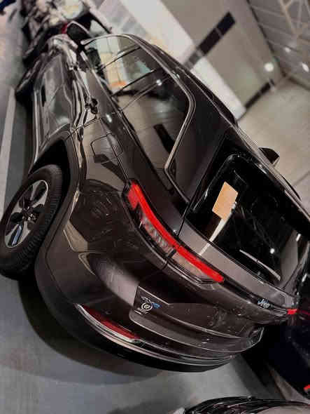 جيب كراند شيروكي 4XE 2024 وارد امريكي 

Jeep Grand Cherokee 4Xe 2024 2.0L
 ✅للبيع او مراوس ✅
الون :كحلي 🔥 ✅

         بانزين+ هايبرد + بلك ان 

المسافة المقطوعة : 30 الف  

                       الضرر : بنيد فقط 

              السياره بلاديه على وضع الشركه حتى مي الراديتر مالت الشركه وكلشي على وضع الشركه يعني السياره بلاديه وما ملعوب بيها اي شي 

             ودخول جديد السياره
            وعلى ممشى امريكا وبالخير على الياخذها 

          حالة الايرباك : سليم مطاك ولا ايرباك

                  ✅فتحه بانوراما✅ 

#مواصفاتها

1.شاشه 

2.بصمه

3. تشغيل عن بعد

4.دمام خلفي

5.كشنات جلد

6.كشن السايق ميمري

7.كشنات كهرباء

8.صندوك كهرباء

9.حساسات خلفيه

10. قطع تبريد 

11.اشاير بالمري

12.رادار امامي

13.رادارات 360

14.ثلاث وضعيات قياده

15. بنوراما فتحتين

16. كير ماوس

17. نظام منحدرات

18. هيترات بالكشنات 

19.ويل كب كروم

20.لايتات لد

21.بكلايت لد

22.كشافات

23.بصمة ابواب

فول مواصفات 1/1 جاهزه 100%

مكان السياره بغداد

للاستفسار :*********** بغداد
