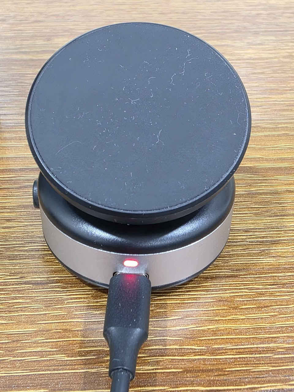 حامل موبايل كهربائي، للبيع .
التقنية: حامل بتقنية تفريغ الهواء لاصق يتم تثبيته على كافة الاسطح في السيارة او على المكاتب الادارية قابل للشحن منفذ Type-c .
الملحقات: كيبل شحن+ كارتونة .

السعر: 20 الف  .
مكاني: النجف الاشرف .
الاتصال: *********** (واتساب) . النجف, العراق
