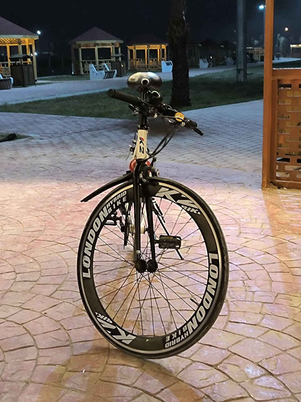 السلام عليكم
بايسكل c700 للمسافات البعيدة

بالة اوربي ماركة London لون أبيض

يتميز بالسرعة وخفة المشي والراحة بالمسافات البعيدة

نظافة القطعة ٨٥٪ ونصبتة تخبل 

گير خلفي ٧ / گير امامي ٣

البايسكل كامل على آخر حباية يعبرك محافظات مو بس مناطق ومايوكفك فقط بي ملاحظات كلش بسيطة فقط تنظيف والگير الخلفي يحتاج تقسيم 

مكاني البصرة / الزبير / شارع الجاهزة

سعر ١٨٠ الف وبي مجال بالي يرضيك وبخدمتك

يجيك وياه  / لايت أمامي / سطاب لايت خلفي / قفل / مطارة مياه 

رقم *********** / واتساب + اتصال الي يعجبك
