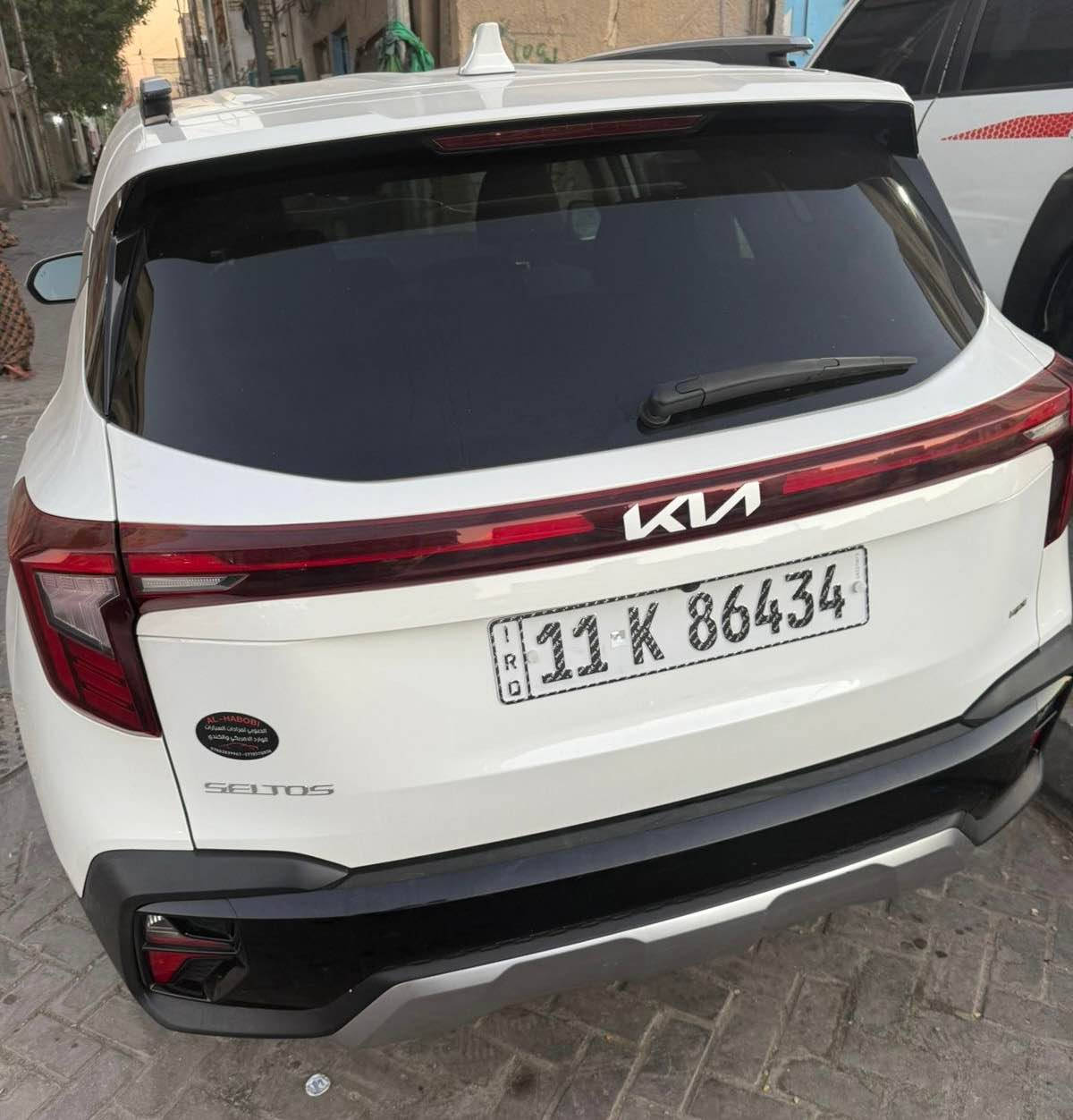 السلام عليكم 
كيا سليتوز وارد امريكي  موديل 2024
مرقمه بغداد تحويل مباشر هزه جديده مصاقطه السياره نص فول شاشه متصل بصمه رادارت بل كامل كشنات تدفئه هواي بيهه مواصفات بعد مكينه 2000
السياره حادثهه فقط خشم البنيد مكفوله من التبدل و الغود و الشواصي ليبل واحد 
بعدهه بحاله الوكاله مكاني بغداد الحبيبه 
*********** بغداد, العراق
