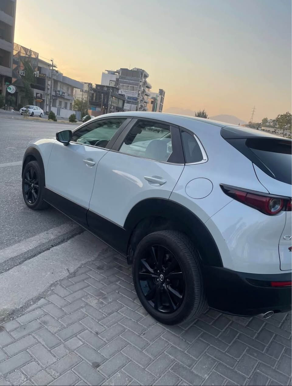 ‏Mazda cx30 
‏Model 2024
.
***********
.
‏ selected  مواسەفات
ڕەنگی سپی سمۆکی   
دەبڵ ئەکسل AWD ،رادار ئۆتو ستۆپ ،رادار خەتی جادە ،چوار جام فول ئۆتۆ ،ئۆتۆ هۆلد ،حاسە بریک بەسمە ،بەسمە دەرگای بەسمە، لایت فول لید  
لایت ئۆتۆ بەرزو نزمی لایت  بەدەست خۆتە ،کامێرا ، ویل گەورە و ڕەش ،dark shade مواسەفات  ،
سایەرەکە نمونەیە لە جوانی لە سەر دەقی شەریکە ماوەتەوە تەنها 16 هەزار مایل ڕۆشتوە 
یەک بست بۆنیتی pdr ه  بێ بویاخ بی ناوگرتن ، ئیرباگی هیچ نەتەقیوە هەموو گیانی بە شەرت کەپسە
رەقەم  و سەنەوی تا ٢٠٣٠ تازەیە
نرخ ؛١٧٤ مەجالێکی کەم  
———————
‏Mazda cx30 
‏Model 2024 
***********
مواصفات selected 
لون ابيض سموکی  
دبل اكسل ، بصمه ،بريك بصمه رادار امامي رادار جانبي رادار خلفي ،شاشه داشبول ديجيتال ،لايت ليد ، سياره كلش نظيفة  كلشي بشرط  بس ١ شبر pdr عند بل بونيت   , بدون صبوخ بدون دواخل ايرباگات كل سليم ماشي بس 16  الف 
رقم سلیمانیە
.
١٧٤ و مجال بسیط
٧٧١٠٢١٣٨٣٥ السليمانية, العراق
