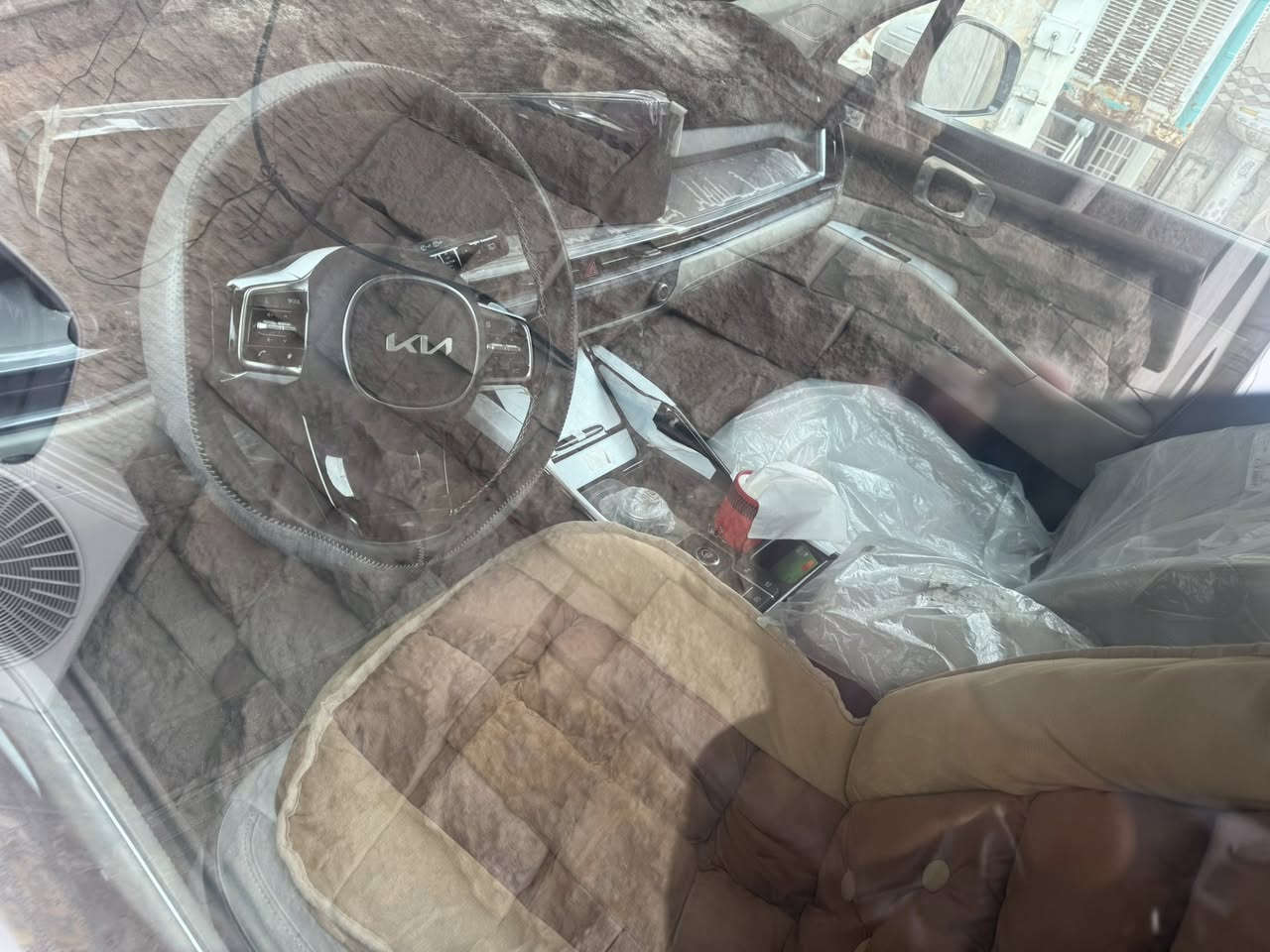 سورنتو 2025 خليجي كفالة عامة 
فول 1/1 
بانوراما 
ويل 20
شاشة متصل 
ماشية ١٢ الف 
كامرات عدد ٢ 
-------
السياره حاليا بغداد بعد يومين صاحبه يروح لمحافظة النجف الاشرف 
السعر ٣٣٨ 
***********
