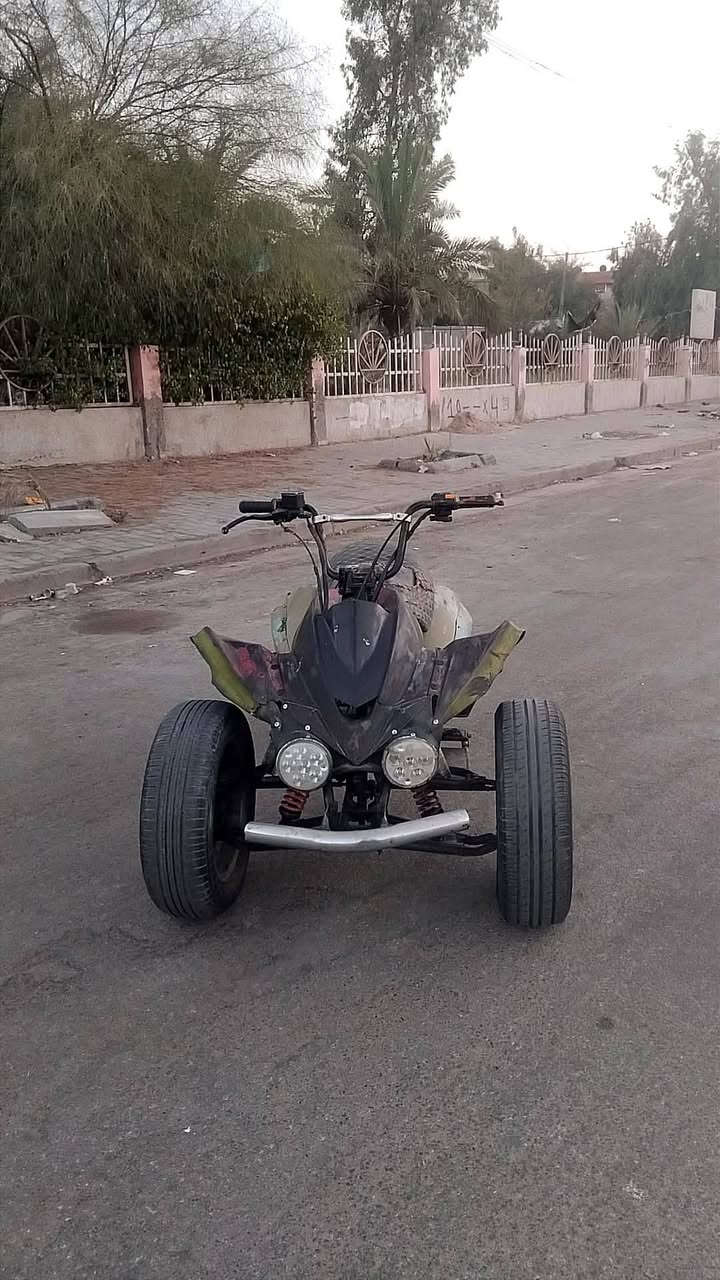 السلام عليكم دراجه ثلاثيه دراجه كامله اي نقص ما بيها بس من عدا تصبغها تصير حلوه كهربائيات مكان الشعله*********** السعر 400 بمجال
