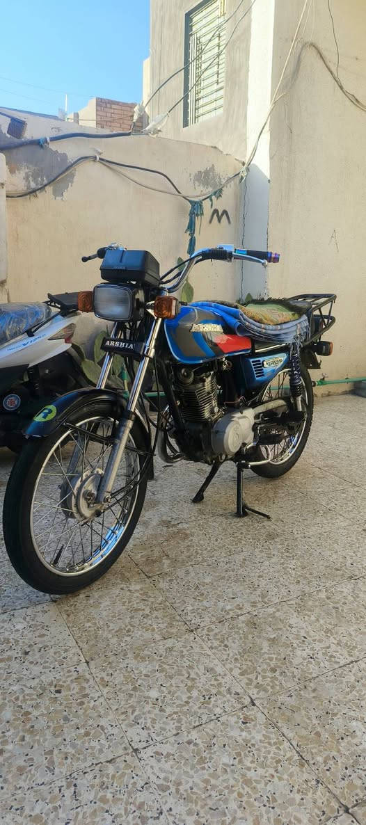 السلام عليكم دراجه لبيع ارشا 14 بلادي كلهة مو تعمير وراق اصولي  دراجه خير من الله  شلعه موعدل مكينه 1 اول فتحة الهة تايرات زوج جدد ما نقصهة اي شي مكان كوت حي الجهاد قرب جامع الصادق خاص مفتوح وستفسار ***********
