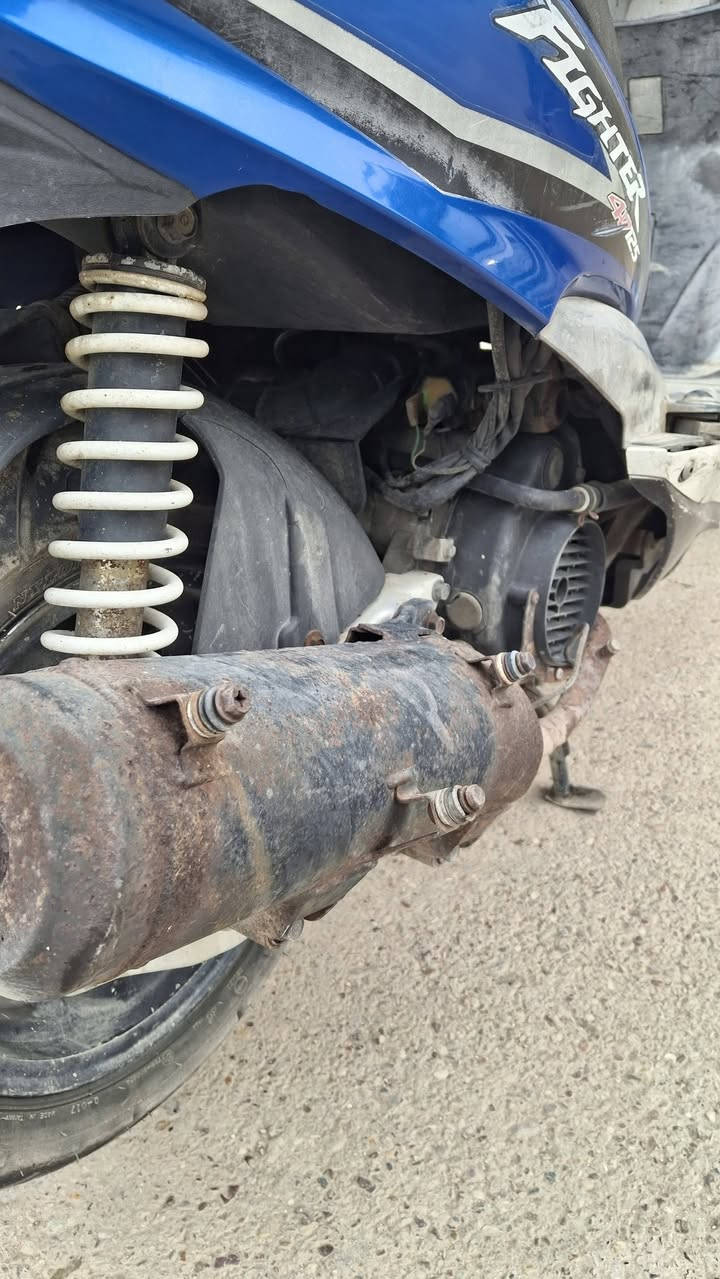 سلام عليكم دراجه سيام مال رمبه شغاله سلف وهندر مكينه مفتوحا سعر ٤٠٠ وبيها مجال مكاني بغداد الحريه الرقم ***********
